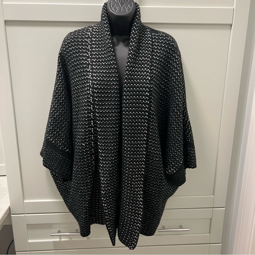 AMANDA GREEN Wool Blend Heavy Cape Style Patterned B & W Knit Cardigan Sweater L